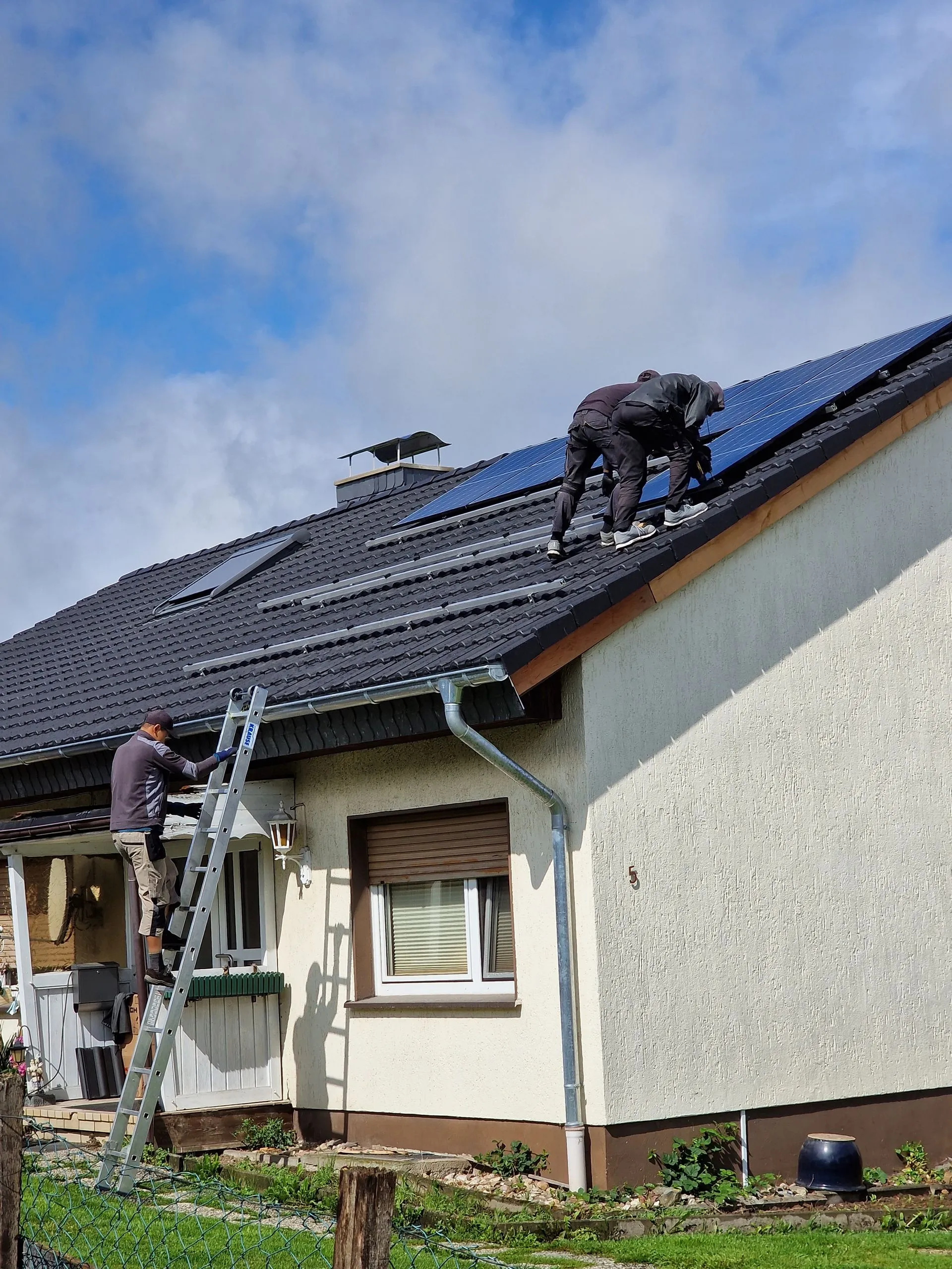 Haus von Menschen von Energieservice